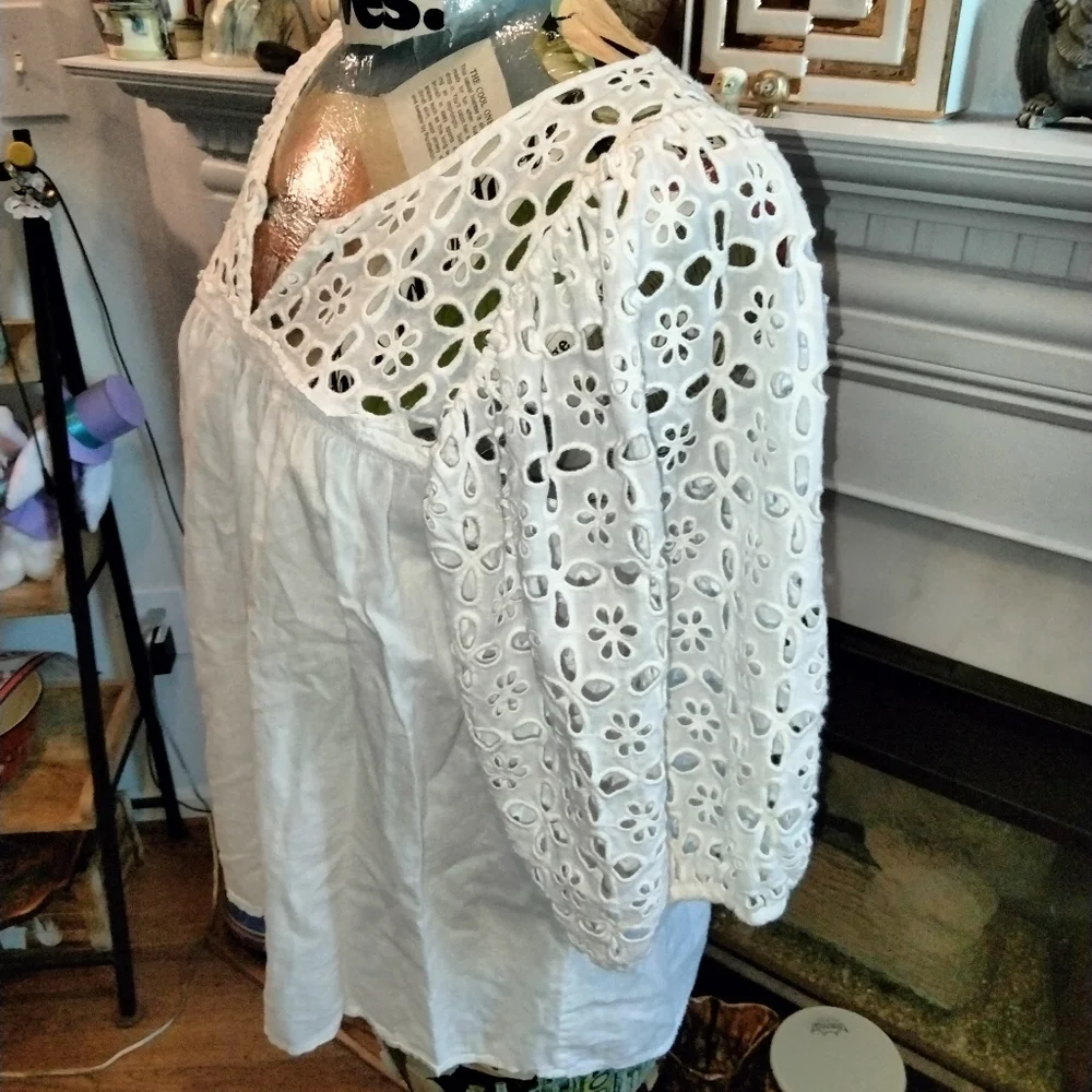 Anthropologie Lil white eyelet puff sleeve blouse size small